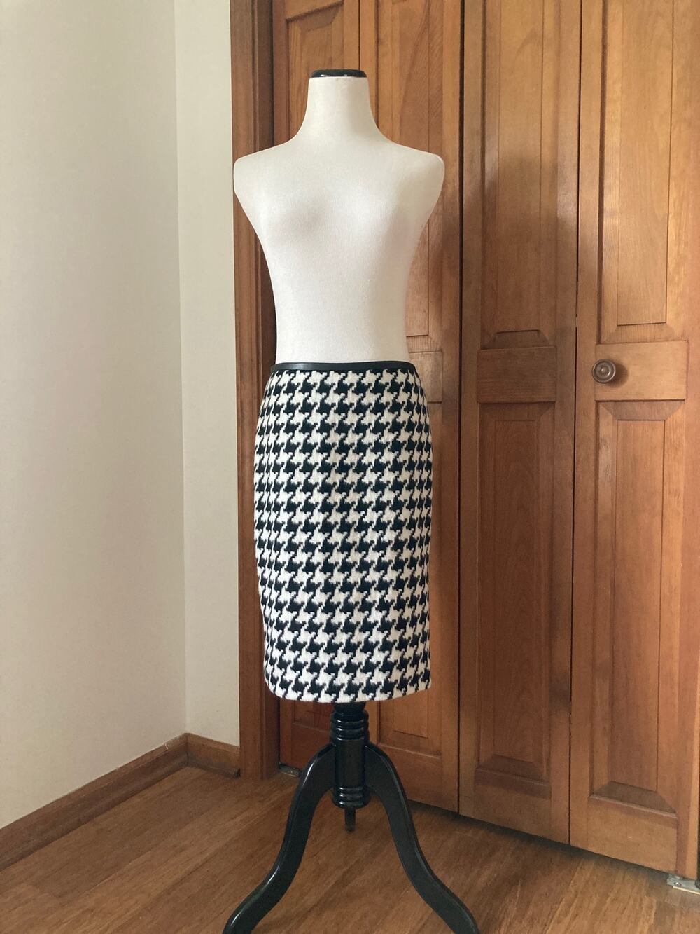 Talbots Black & White Houndstooth Heavy Pencil Skirt, Size 2P